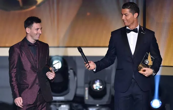 Cristiano Ronaldo surprend Lionel Messi après le décès de son père