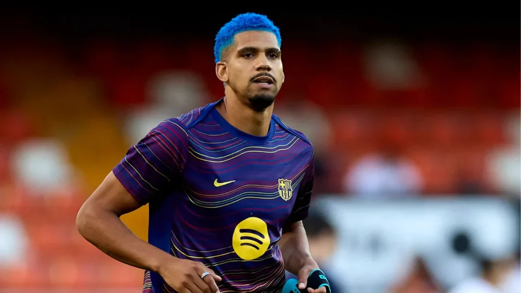 Liverpool : Ronald Araujo encaisse la mauvaise nouvelle !