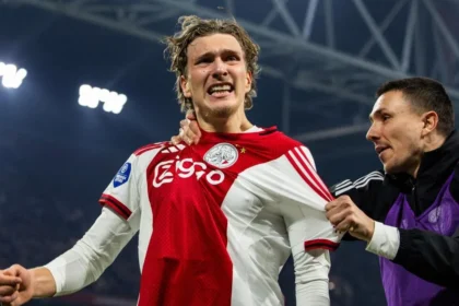 Ajax : les discussions avec le PSG sont en cours pour Mika Godts